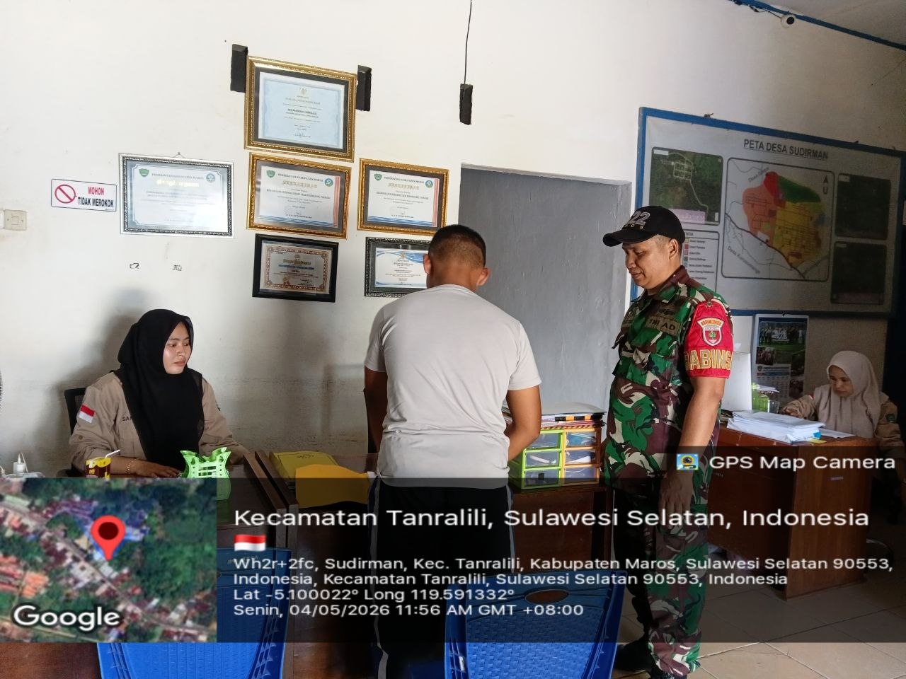 BABINSA DESA SUDIRMAN LAKSANAKAN KOMSOS TERKAIT PEMBUATAN E-KTP GRATIS