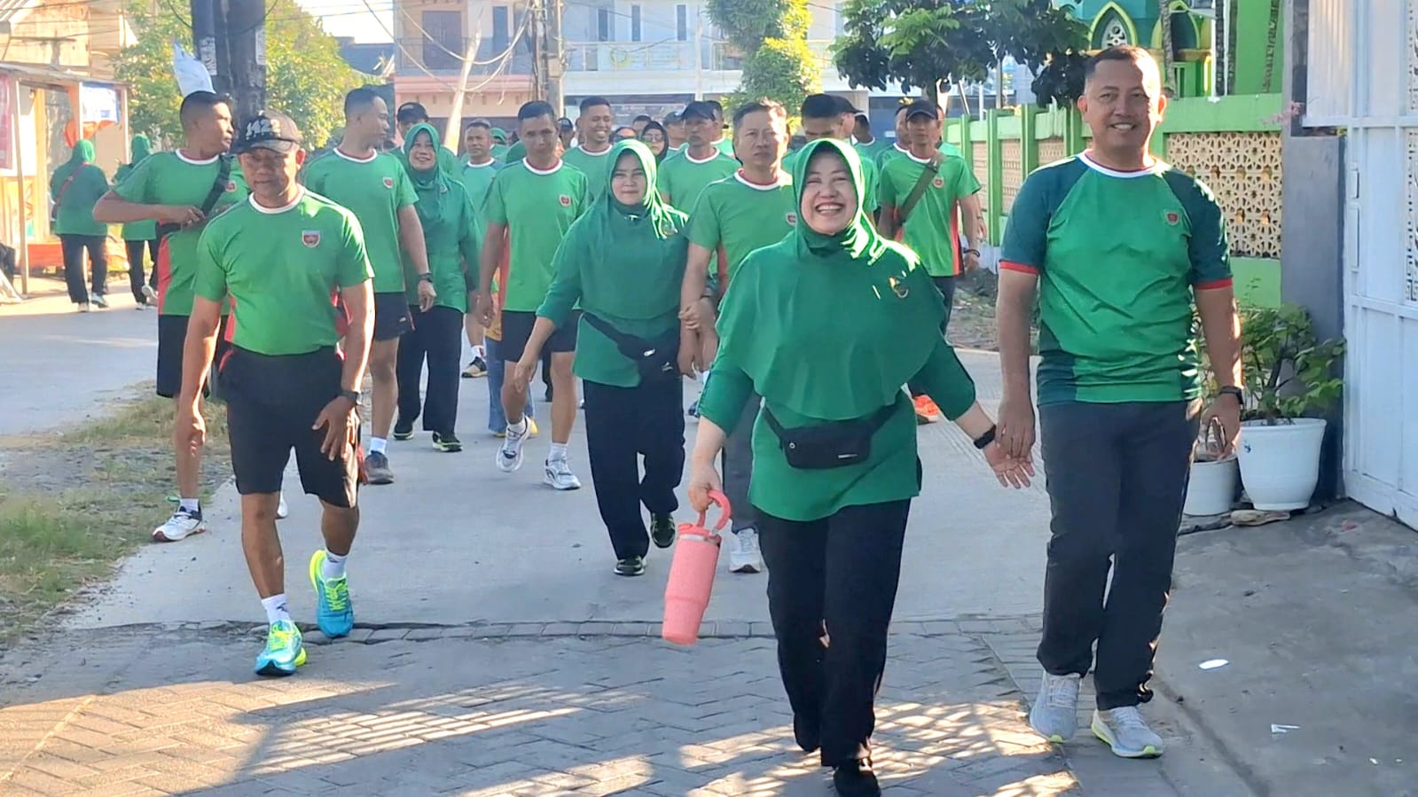 Keluarga Besar Kodim 1422/Maros Gelar Olahraga Bersama untuk Jaga Kebugaran dan Kekompakan