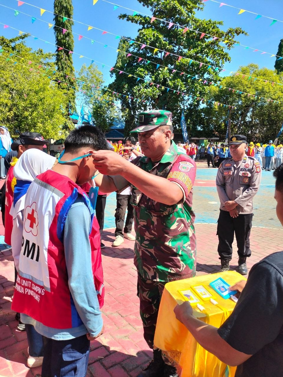 BABINSA KELURAHAN MACCINI BAJI HADIRI PENUTUPAN AKSARA VIII PMR SE-SULAWESI SELATAN