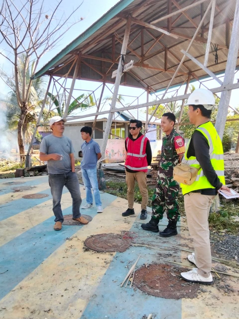 Babinsa Borimasunggu Pantau Pembangunan Kampung Nelayan Merah Putih